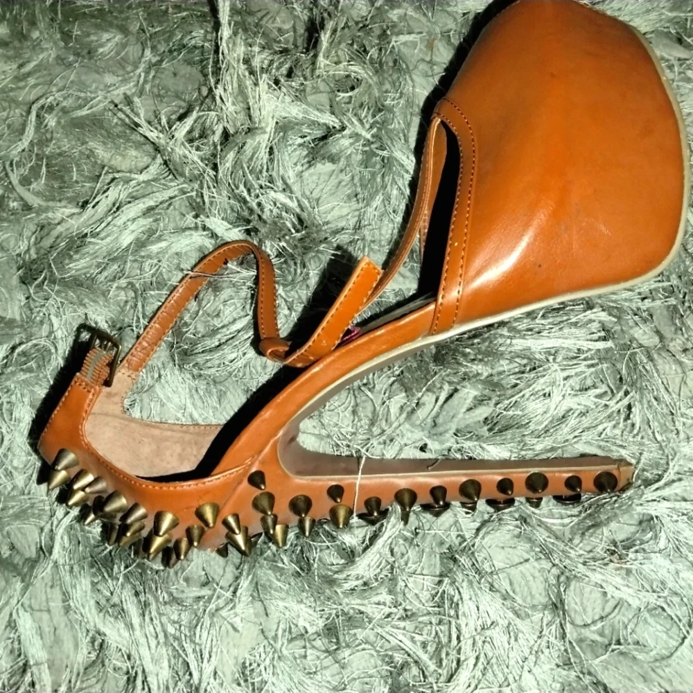 Heels - Picture 3 of 3